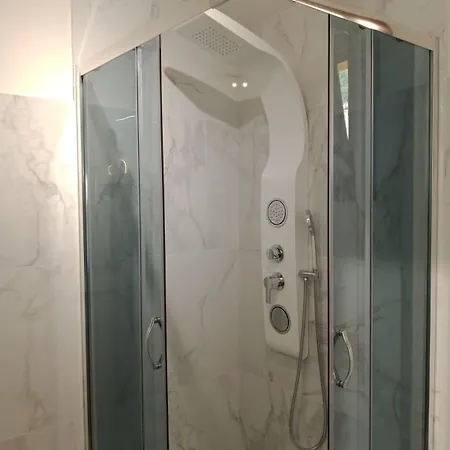 La Grotta Sardegna 5 Bedrooms Each With A Private Ensuite Bathroom Featuring A Hydromassage Shower Air Conditioning Apartamento
