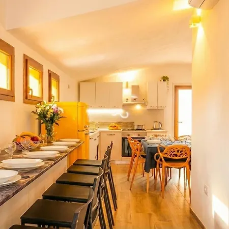 La Grotta Sardegna 5 Bedrooms Each With A Private Ensuite Bathroom Featuring A Hydromassage Shower Air Conditioning Διαμέρισμα
